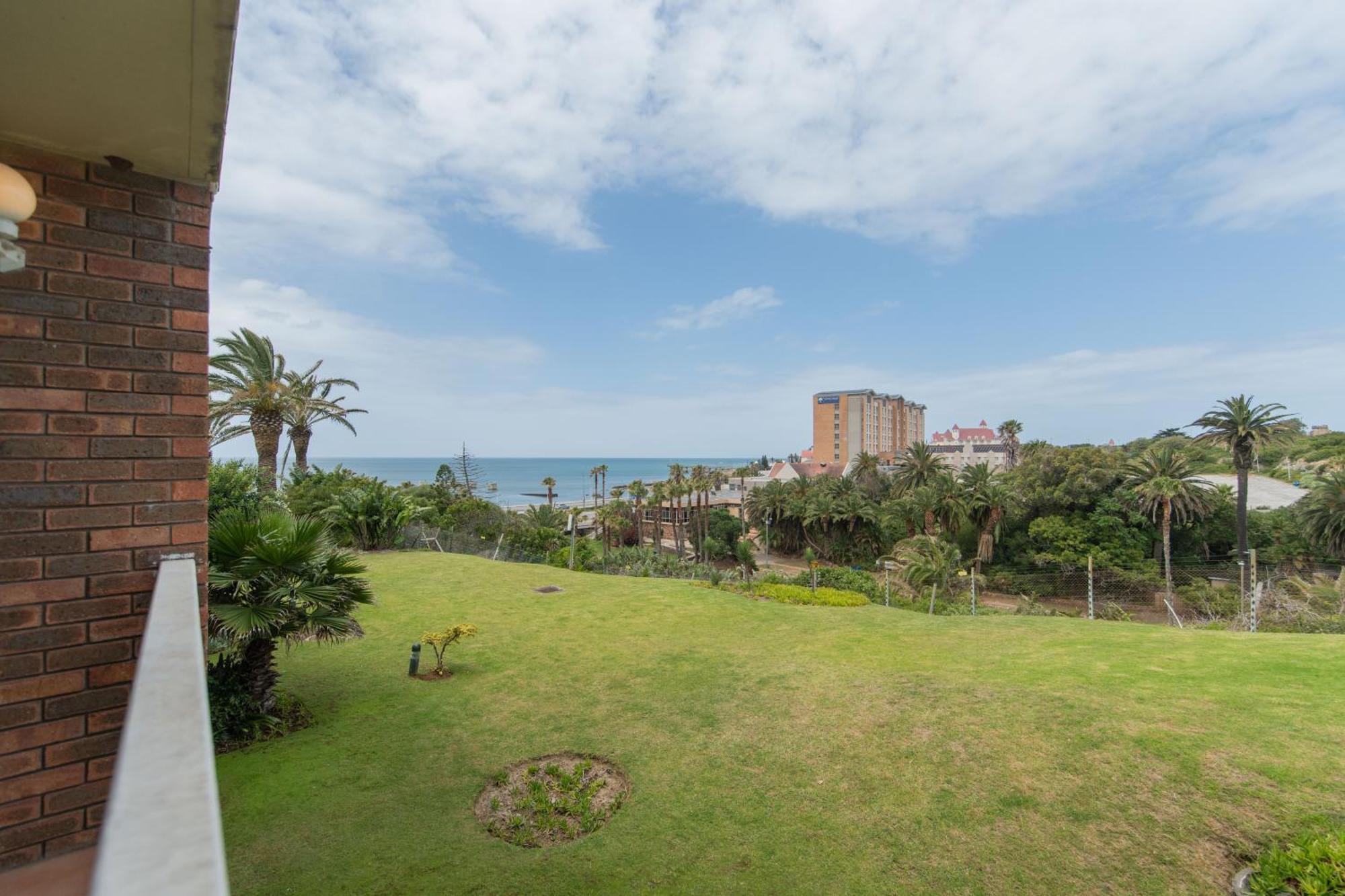 157 Brookes Hill Suites Near The Beach Port Elizabeth Exterior photo